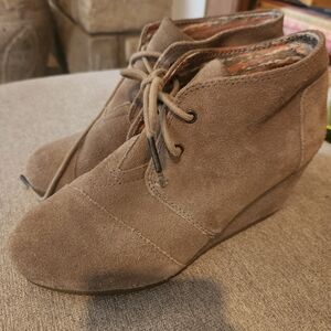 Toms Women's Brown Suede Wedge Boots